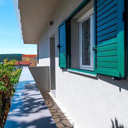 Lägenhet Charming Renovated Next To The Sea